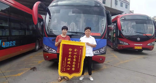 錦旗、感謝信里蘊含的濃濃真情