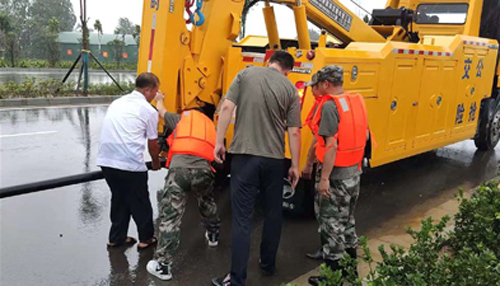 以“汛”為令 聞“雨”而動 暴雨中洛陽公交人在行動！
