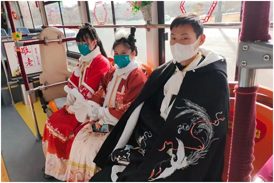 老家河南 心的春運(yùn)︱熟悉的春節(jié)里！ 看洛陽(yáng)公交人的過(guò)年儀式感 