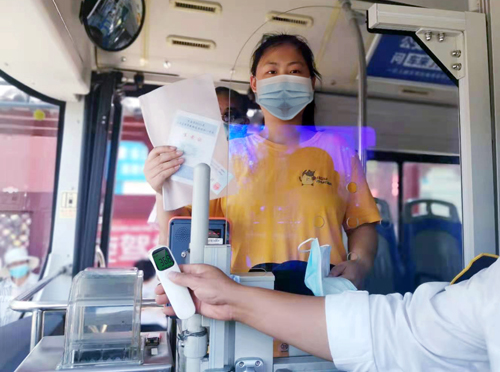 愛(ài)心助考，公交服務(wù)暖人心