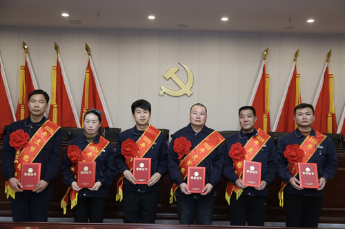 0204 節(jié)能能手從左至右依次為 石亞杰、沈小慶、楊興忠、于俊國、權(quán)振利、吳偉偉.jpg