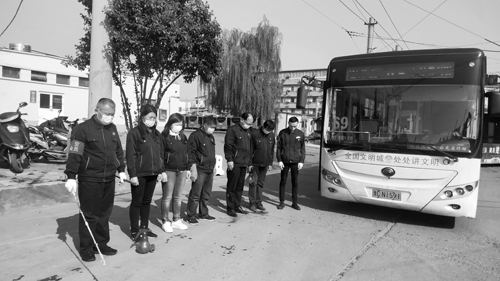 這一刻，洛陽公交人深切哀悼