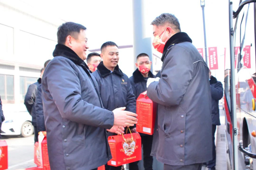 進站點！集團領導與一線職工共度新春