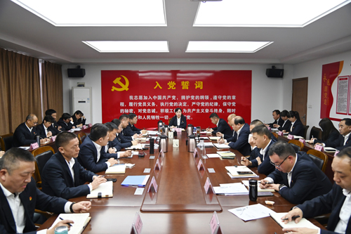 打好“收官戰(zhàn)” 謀好“開局篇”！洛陽公交集團(tuán)召開11月董事長月調(diào)度會(huì)02.JPG